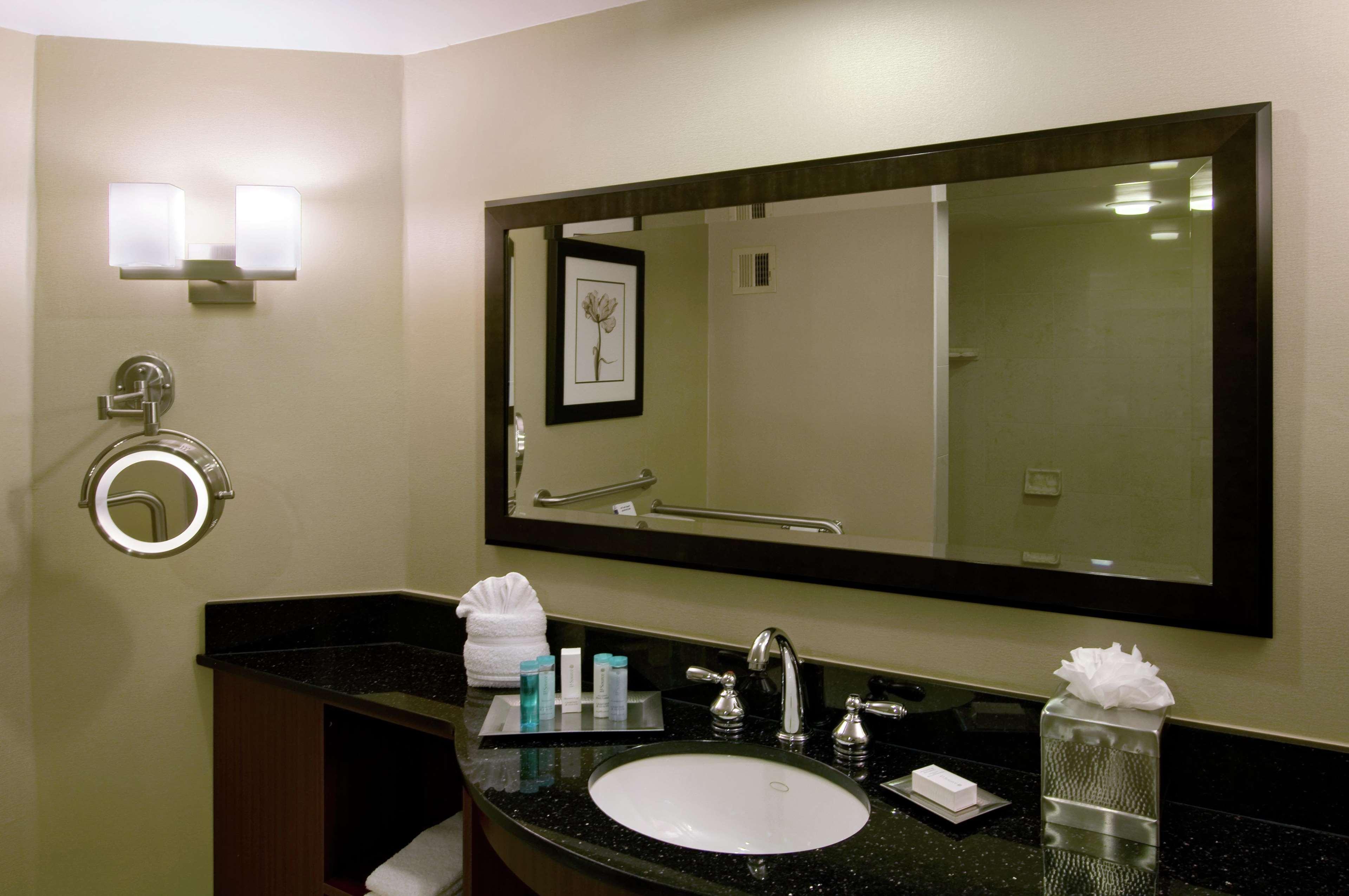 Doubletree By Hilton South Charlotte Tyvola Otel Oda fotoğraf